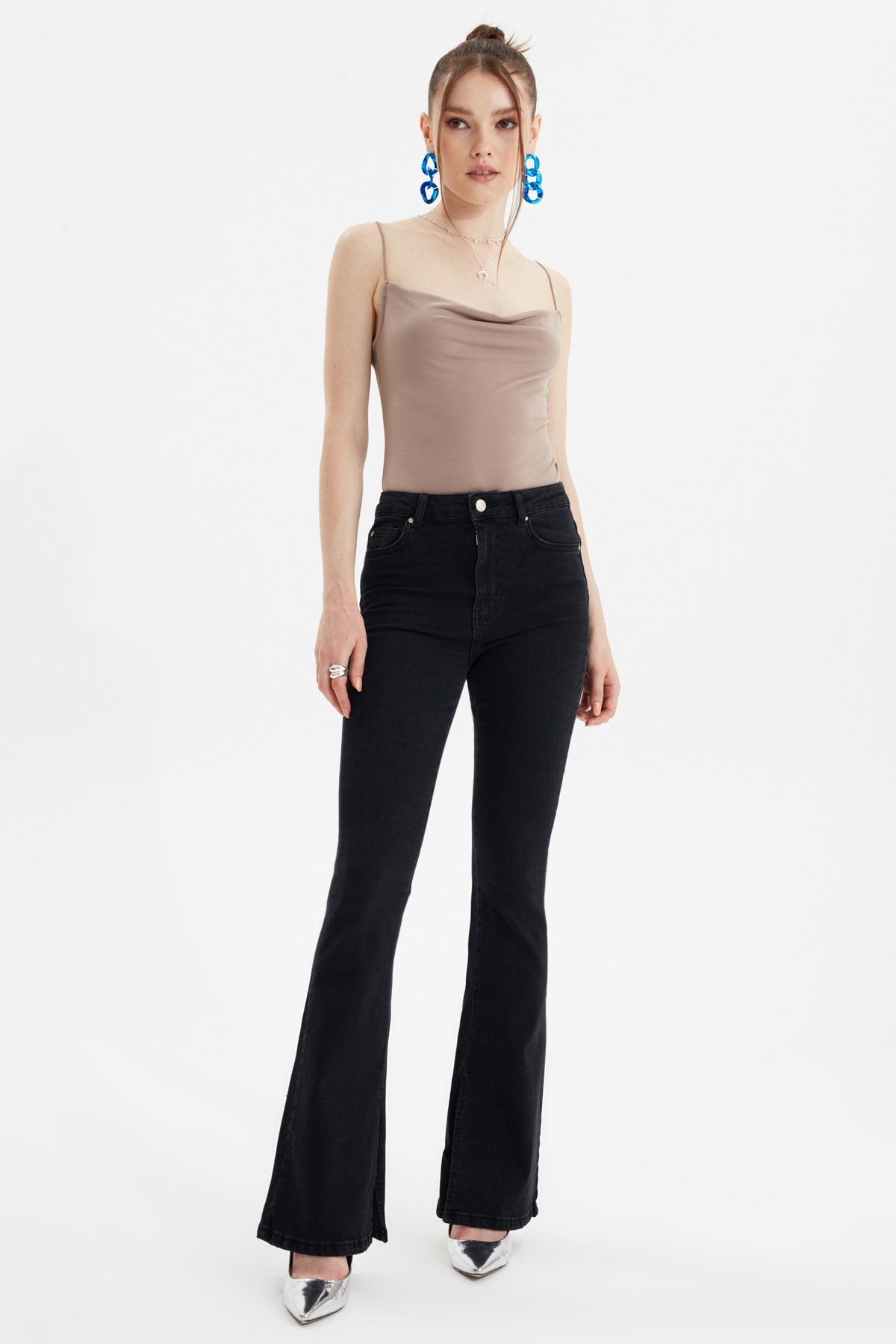 Trendyol Slit High Waist Flare Jeans TWOAW21JE0025 2 Trendyol Slit High Waist Flare Jeans TWOAW21JE0025 2